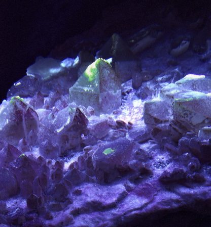White & Green Fluorescence in Colorado Quartz - Image 2